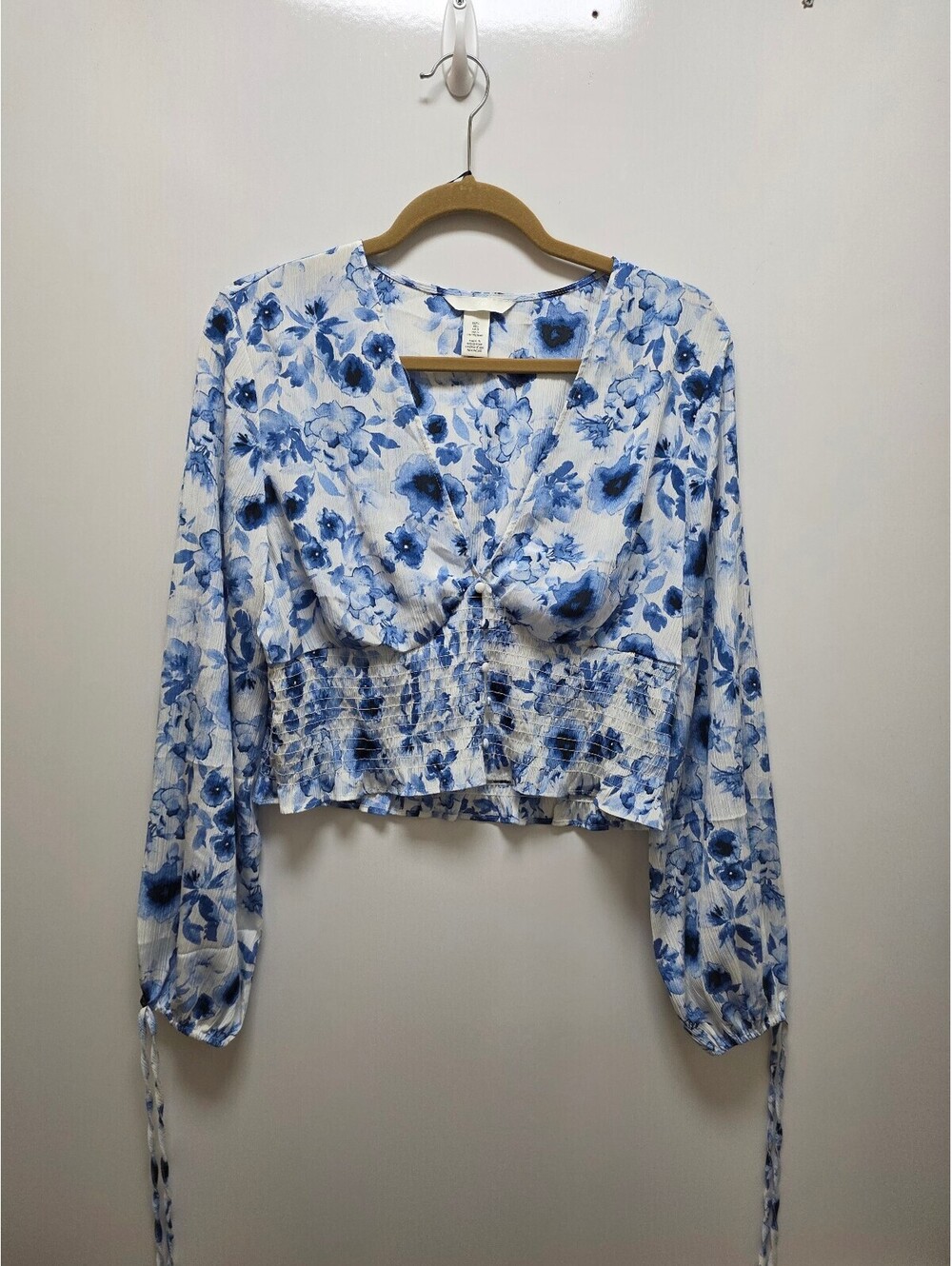 H&M Women's Blue and White Floral Long Sleeve Cropped Blouse, Size Large